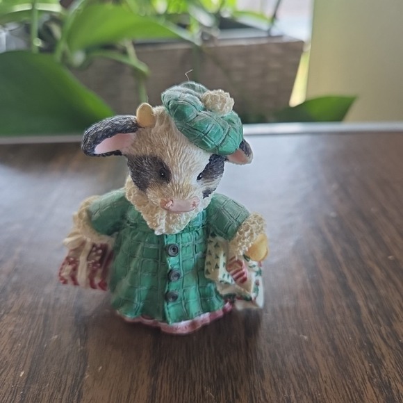 Enesco Other - Mary's Moo Moos "Shop Until The Cows Come Home"